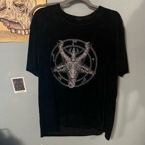 Size XL graphic T